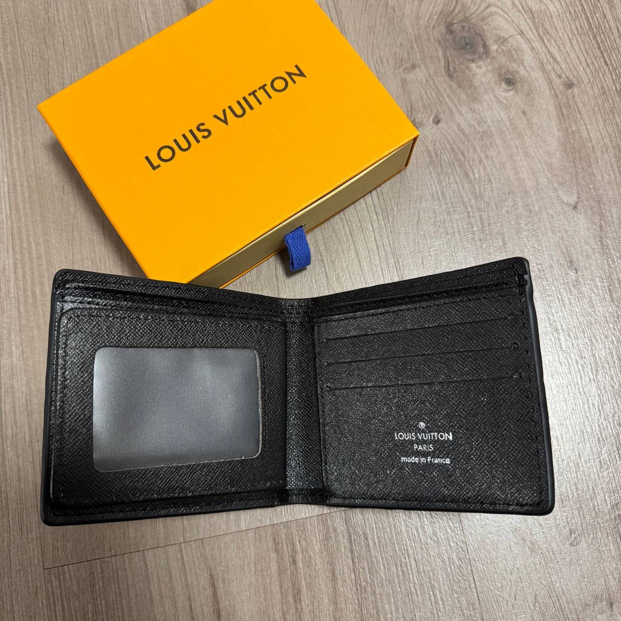 BILLETERA LV RELIEVE REJAS